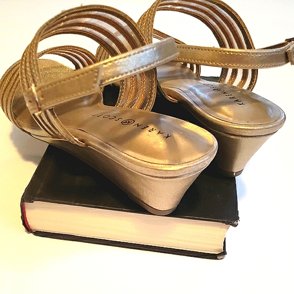 Karen Scott Gold Wedge Sandals 7.5 - Picture 5 of 7